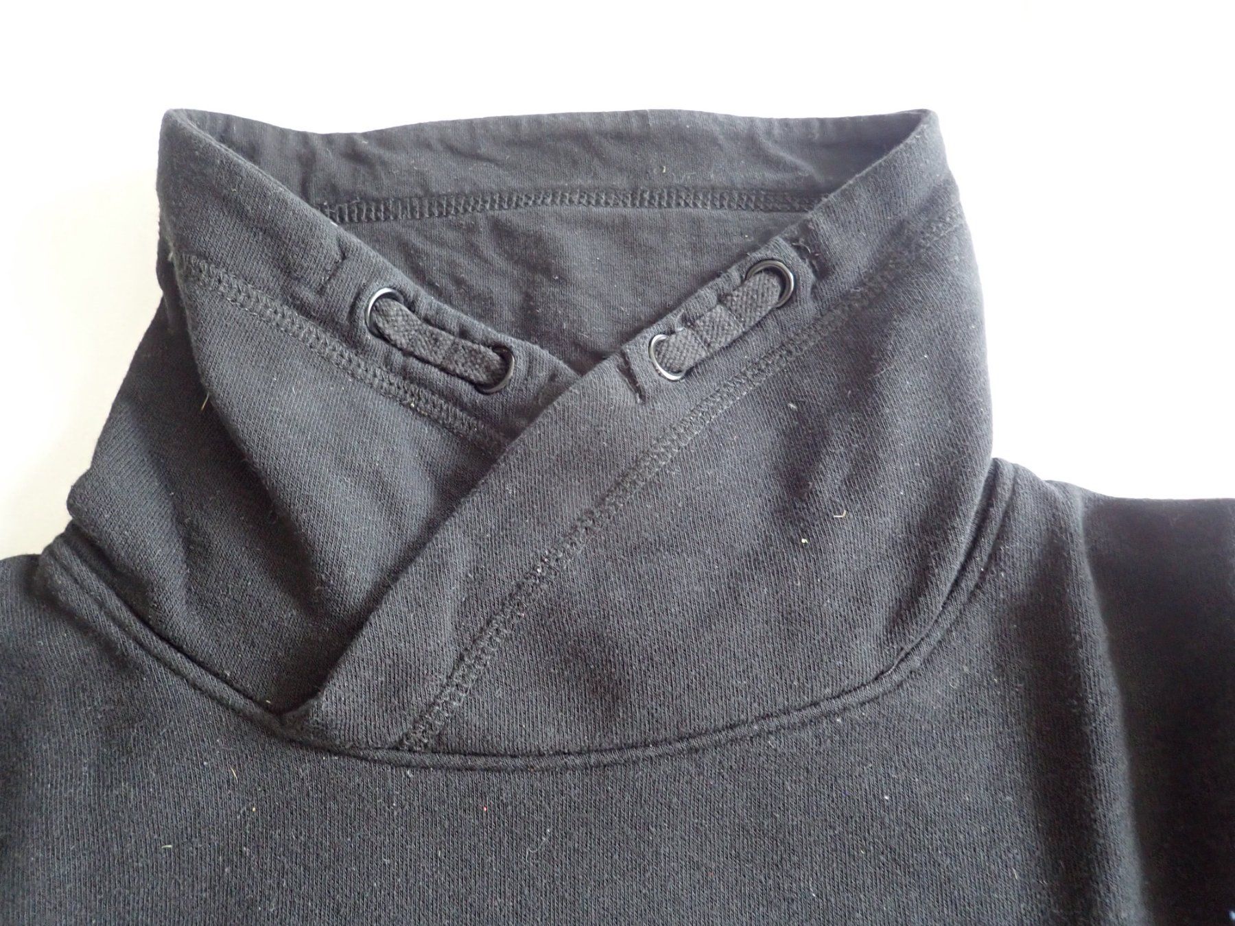 H&M Pulls et sweat-shirts: Pull  noir 146/152 – Neuf (Voir description) à Petit-Lancy par camping_car 3