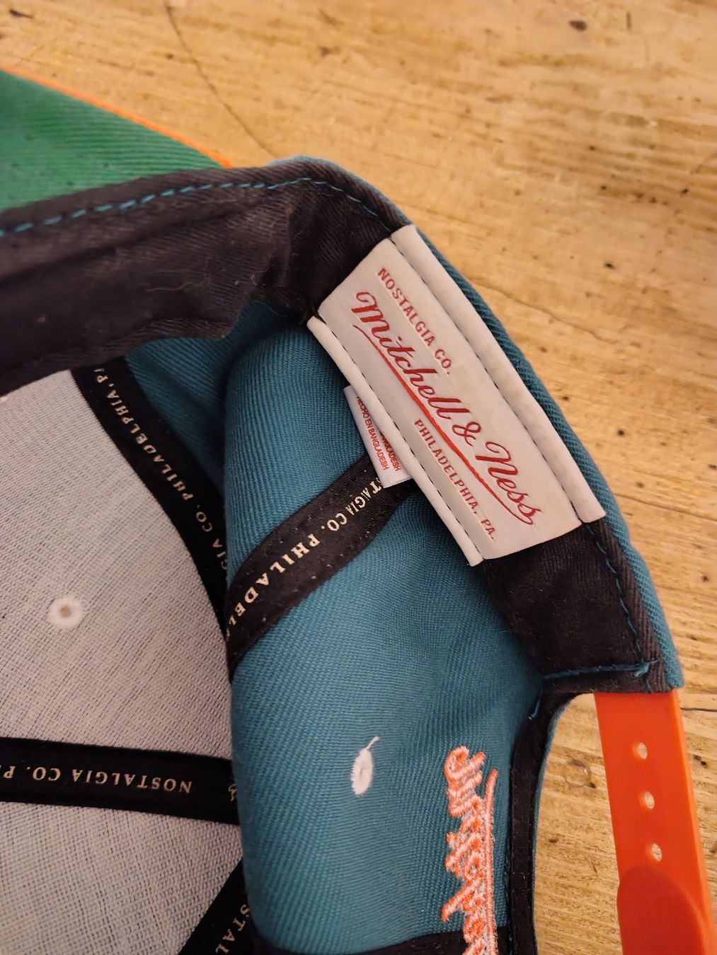 Mitchell & Ness Copricapi, berretti & cappellini: Baseball Cap Miami Dolphins Mitchell & Ness Grösse verstellb – Usato da Zürich venduto da getridofitasap 1