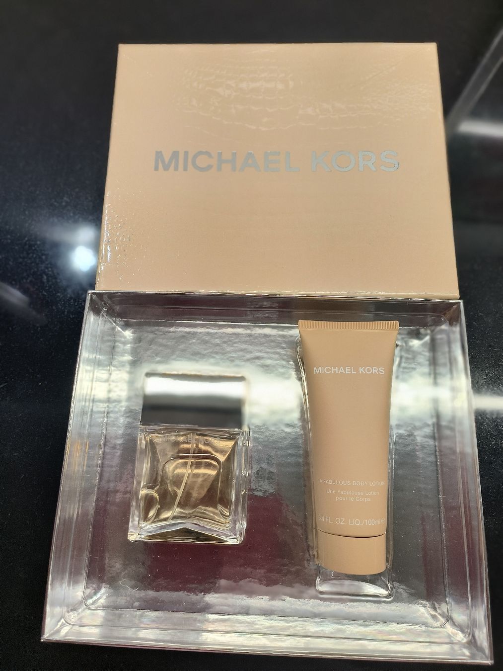 Michael Kors Parfum & Eau de Toilette: Set Michael Michael Kors Parfum 50ml Body lotion 100ml – Neu (gemäss Beschreibung) aus Carouge GE von pro_8k9d