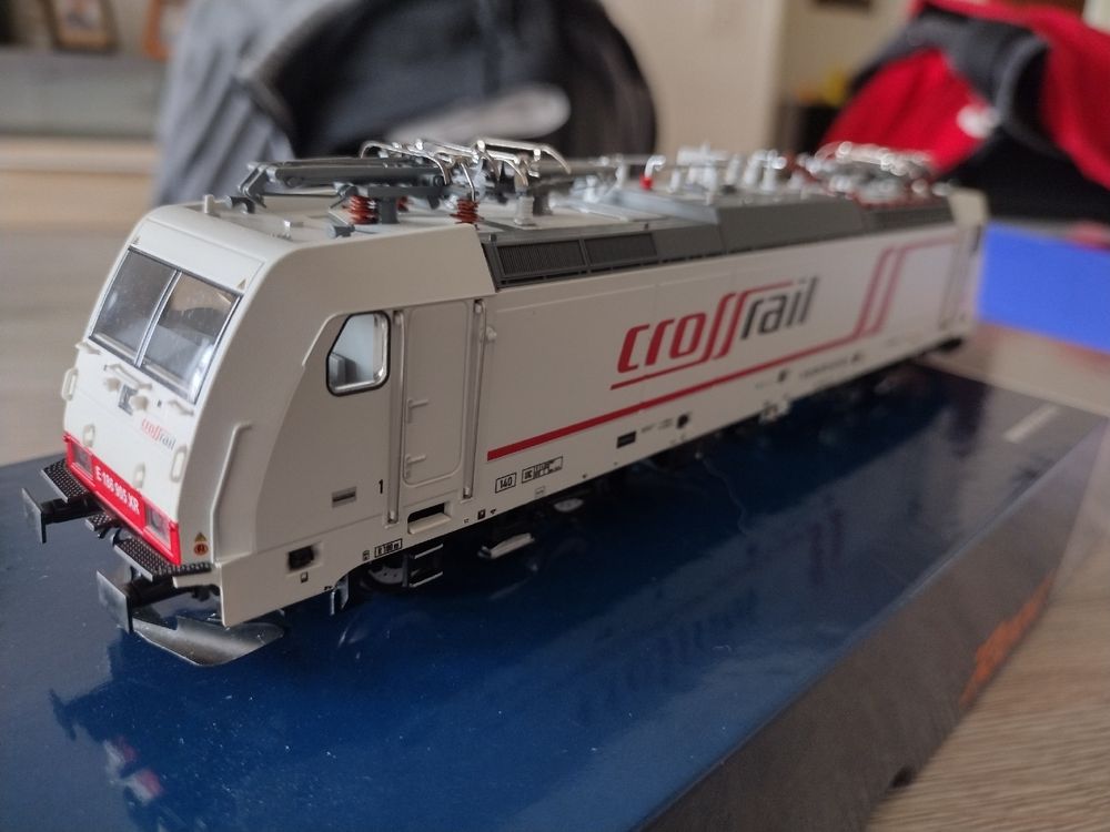 Locomotive électrique BR186 Crossrail blanche. (Neuf avec emballage d ...