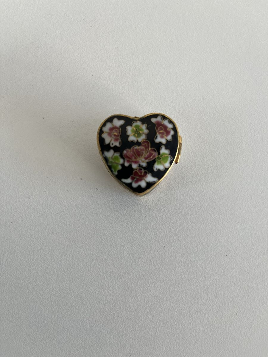 Tutte le decorazioni: 3 Stk. Cloisonné / Telller, Deckeldose / Herzdöschen – Usato da Wetzikon ZH venduto da seli03 3
