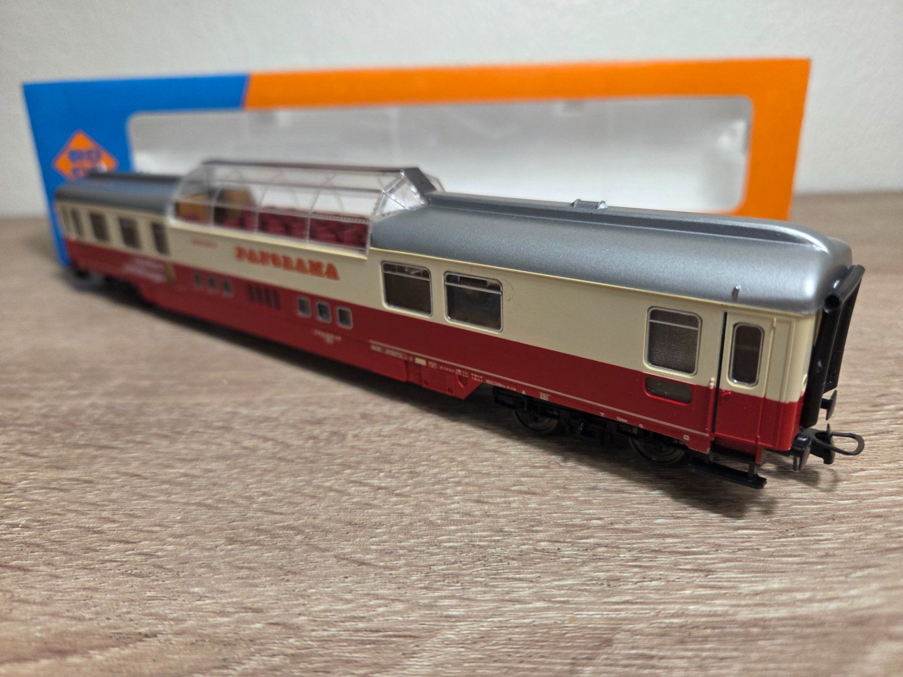 Roco Modellini di ferrovie: Roco 4271F Panoramawagen DB H0 – Nuovo e nell'imballaggio originale da St-Aubin-Sauges venduto da Lo_Go 3