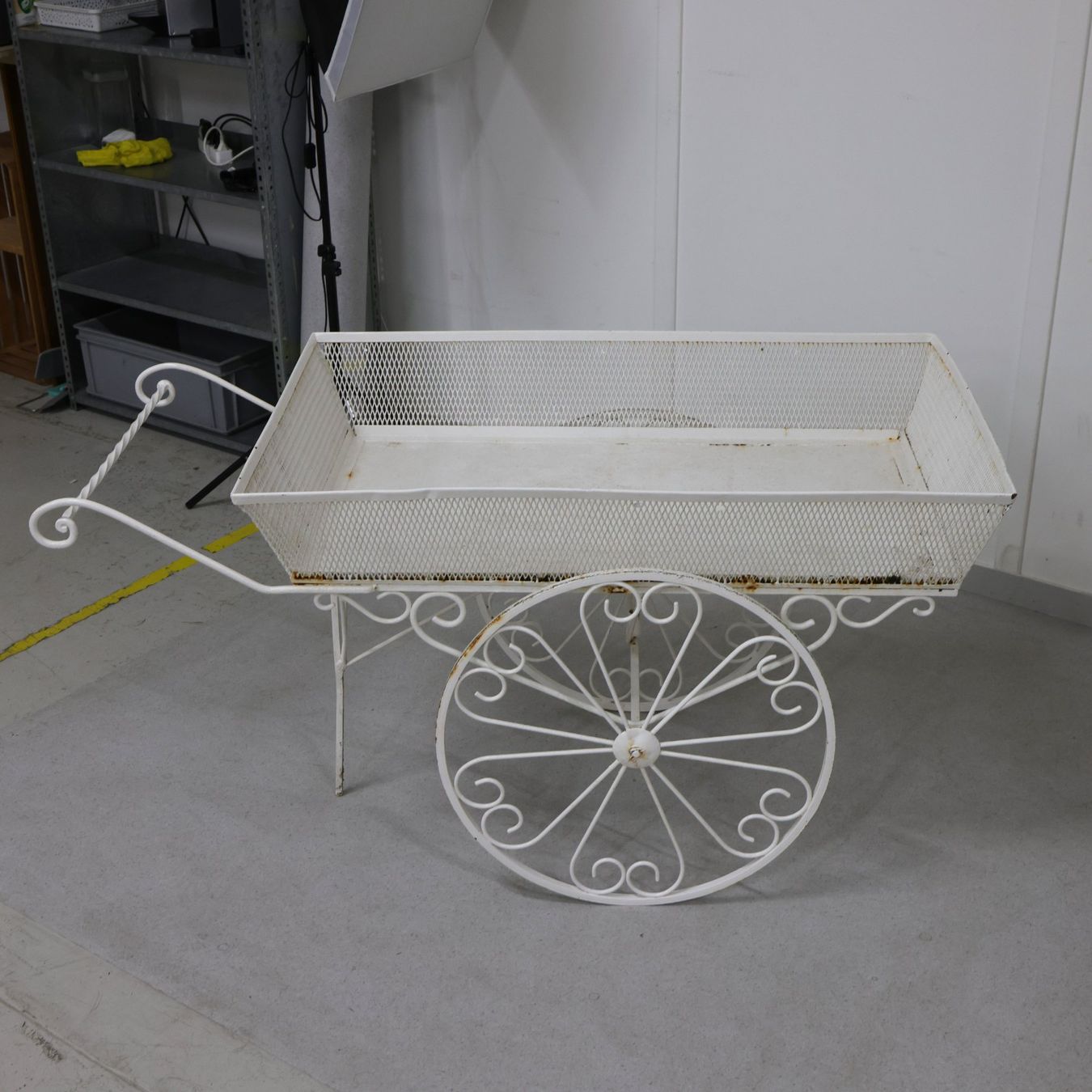 Schubkarren: Blumenwagen im Vintage-Stil – Gebraucht aus Volketswil von brockipfannenstil 2
