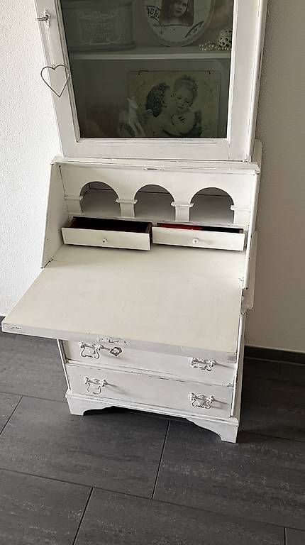 Vitrinen: Grosser Vitrinenschrank im Shabby chic Stil – Gebraucht aus Frick von TheBurningHeart 2