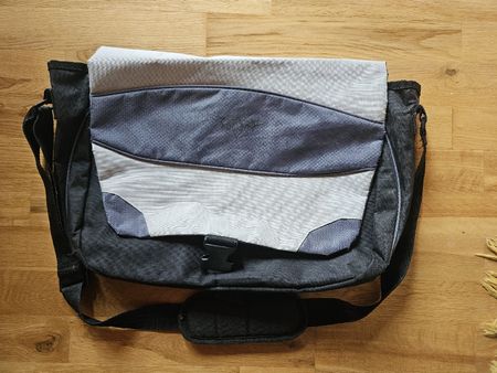 Praktische Läptoptasche in grau/schwarz