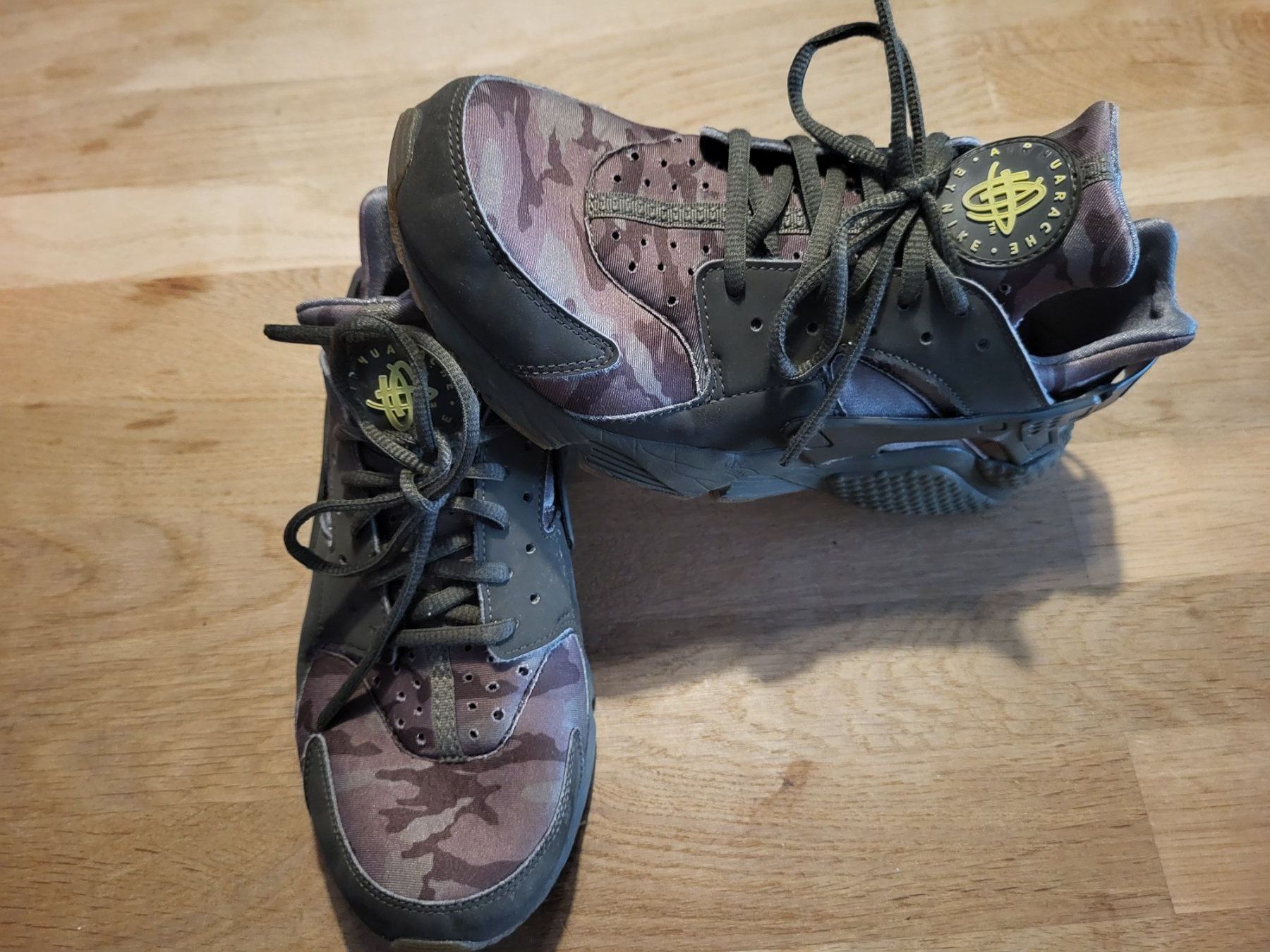 Nike Scarpe da uomo: Nike Air Huarache Run Grösse 42.5 – Usato da Urtenen-Schönbühl venduto da Chaeppeler