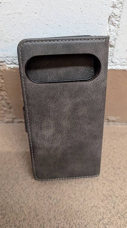 Google Cover & Protezioni schermo: Ledercover pixel 9 pro – Usato da Bäch SZ venduto da RedRat10