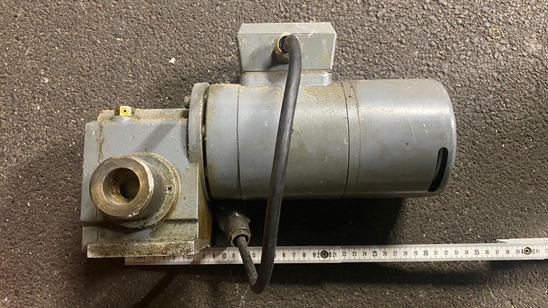 Ingressi: Winkelgetriebe 220 V – Usato da Wilen b. Wollerau venduto da sicherunterwegs