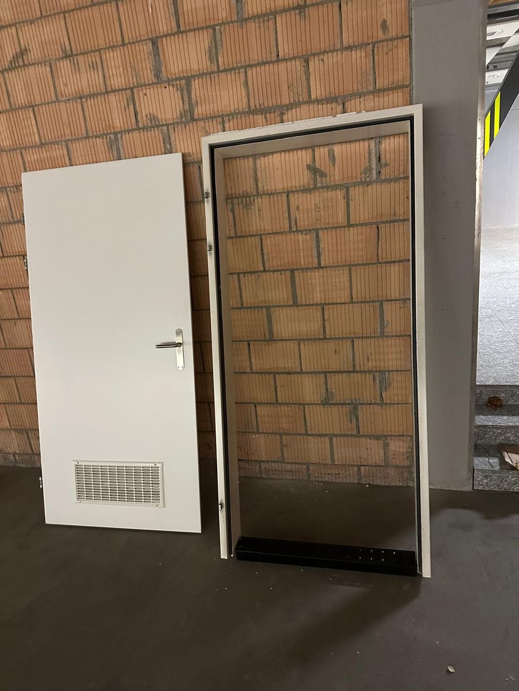 Portes: Türen mit Stahlzarge – D'occasion à Spreitenbach par Space_X 4