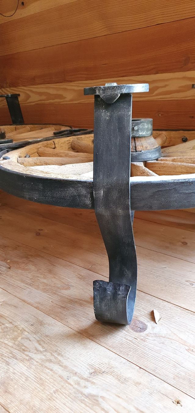 Tavoli: Saloontisch aus Wagenräder – Usato da Münsingen venduto da wd65 3