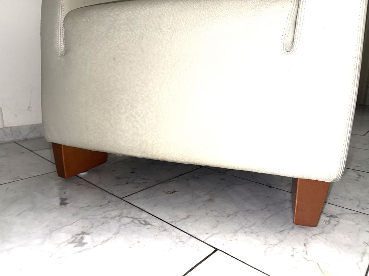 Fauteuils: Nurnoch bis 15.Juli !! Ledersessel in Creme mit Holzfüssen – D'occasion à Unterägeri par Goldigirls 4