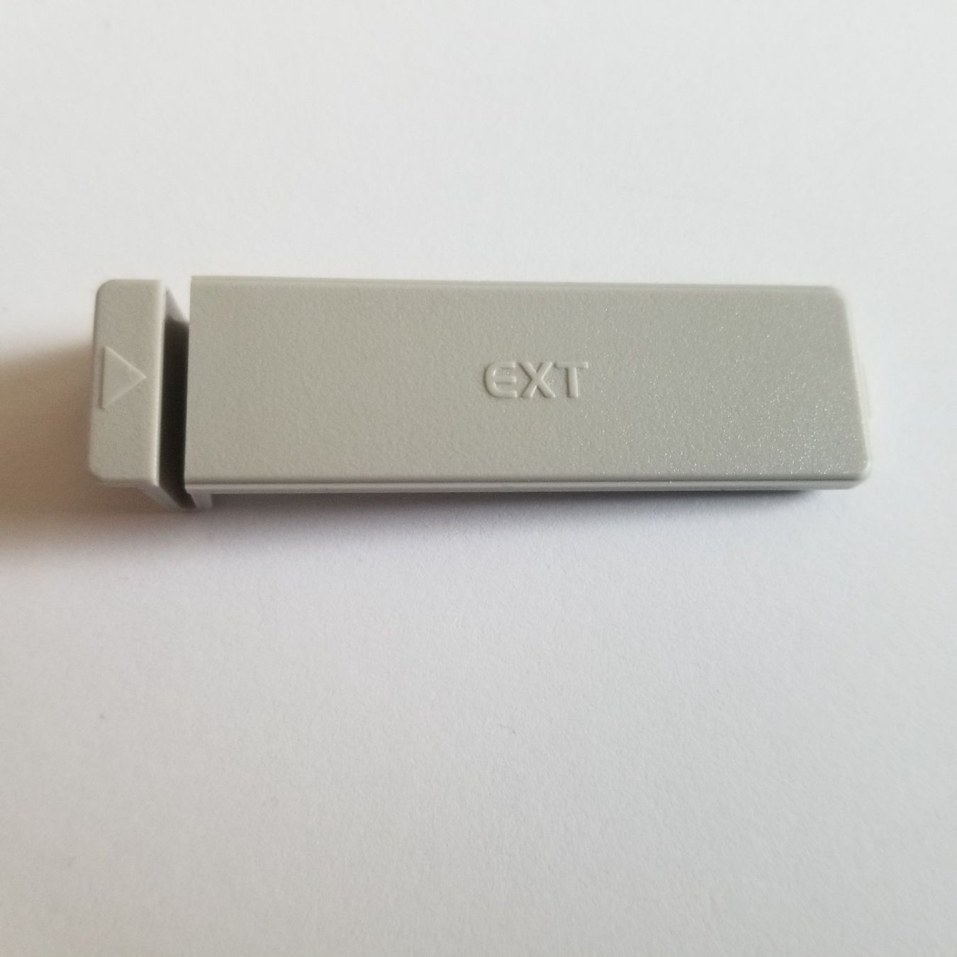 Custodie protettive: Original SNES EXT & AV Abdeckung / Staubklappe – Usato da Zürich venduto da Mephisto87 1