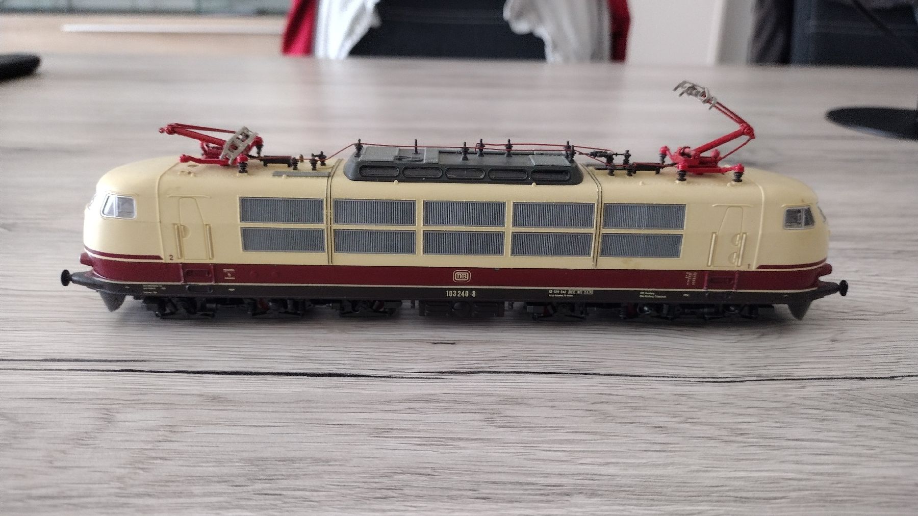 Roco Modelleisenbahnen: Locomotive électrique DB. – Gebraucht aus Vevey von tgv3 2