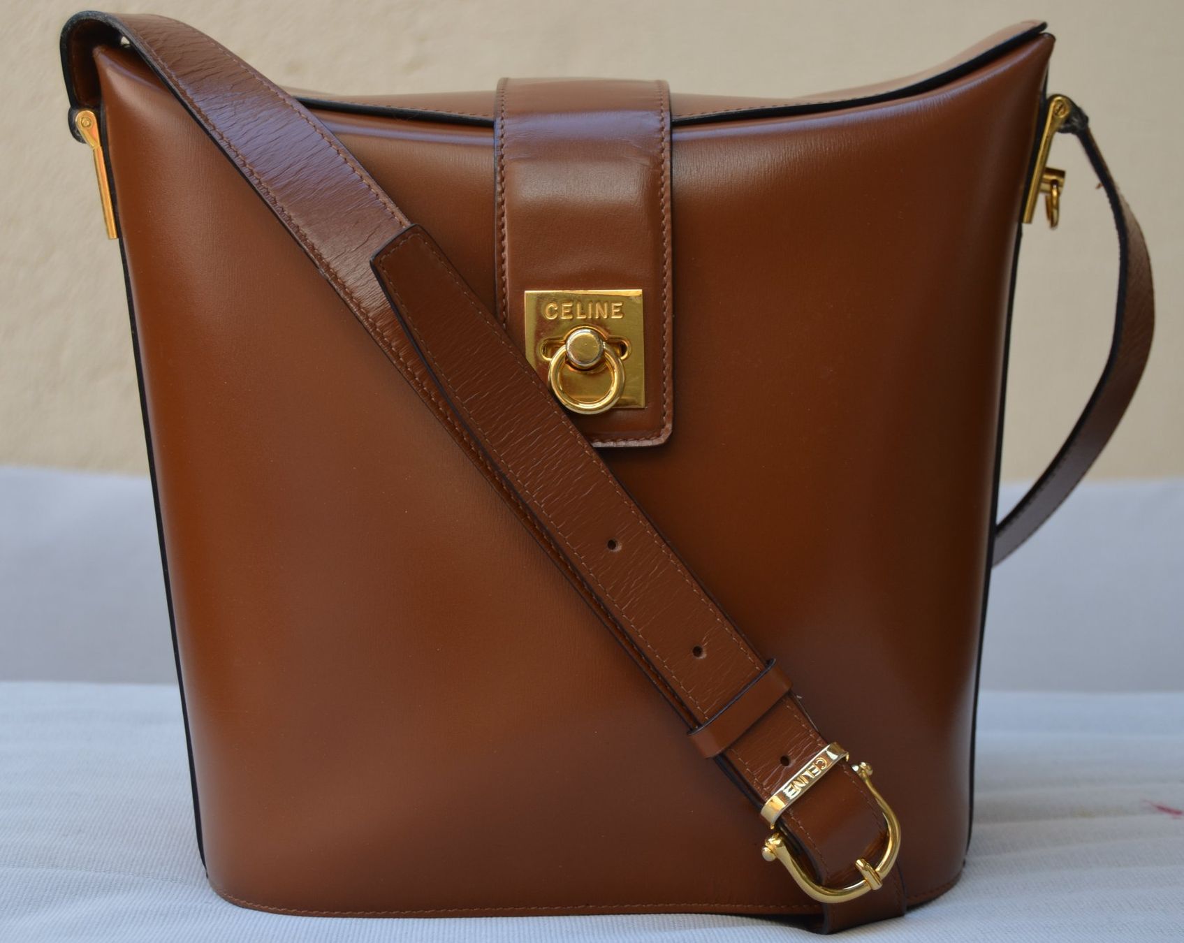 Celine Borse da donna: Céline Bucket Taache / sac – Usato da Collonges venduto da Auganien 2
