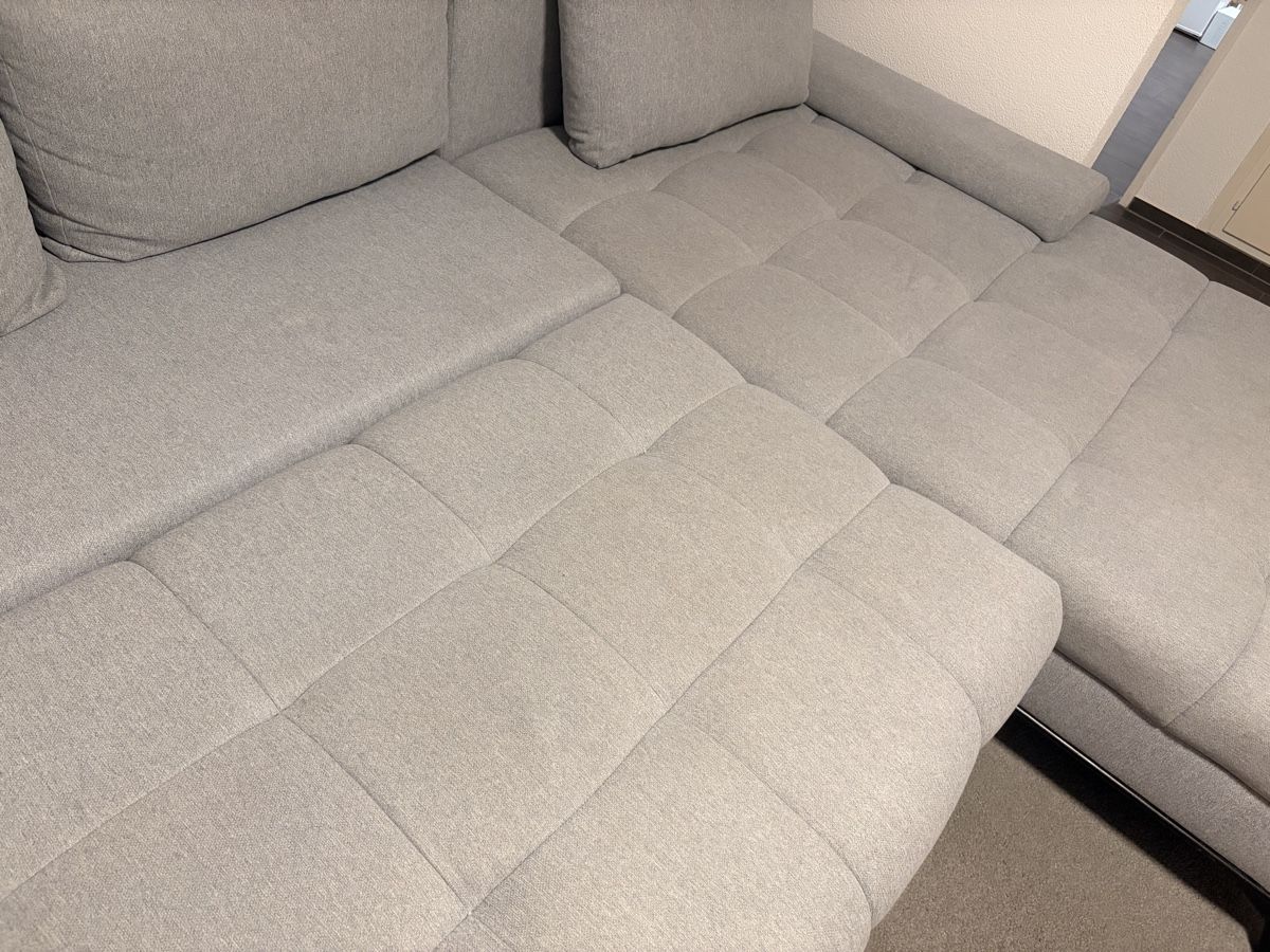 Sofas: Moderne grosse Eckcouch mit Schlaffunktion und Bettkasten – Gebraucht aus Aarburg von jon_mw9q 3