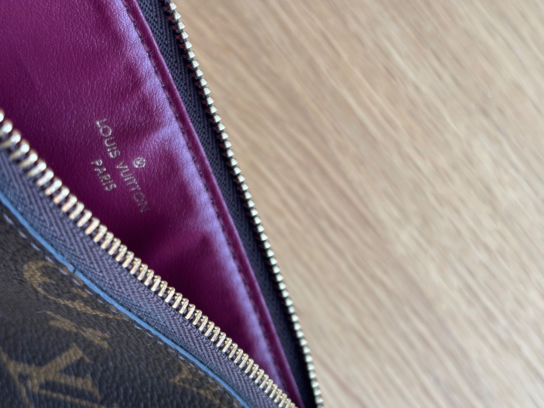 Louis Vuitton Taschen: Louis Vuitton Pochette Monogram Canvas – Gebraucht aus Zürich von 2KiWi 2