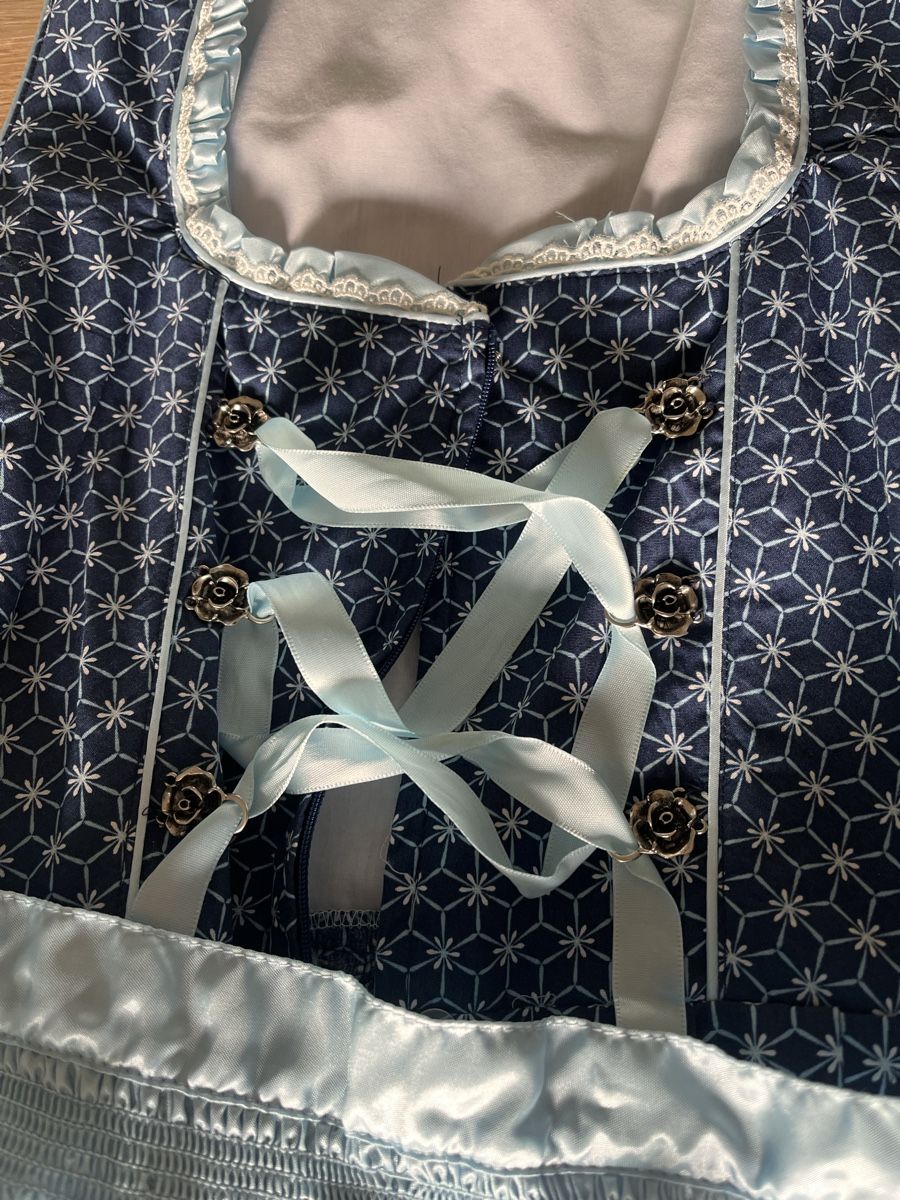 Costumi: Dirndl Grösse 44 – Usato da Eschlikon TG venduto da Wildlifetom 3