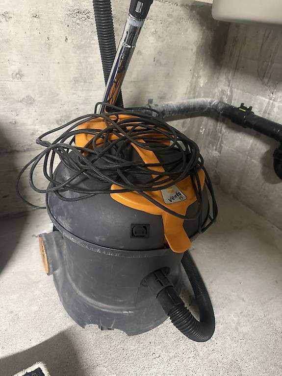 Aspirapolveri & Accessori: Taski Venti Staubsauger 15 – Usato da Maur venduto da san_l5wd
