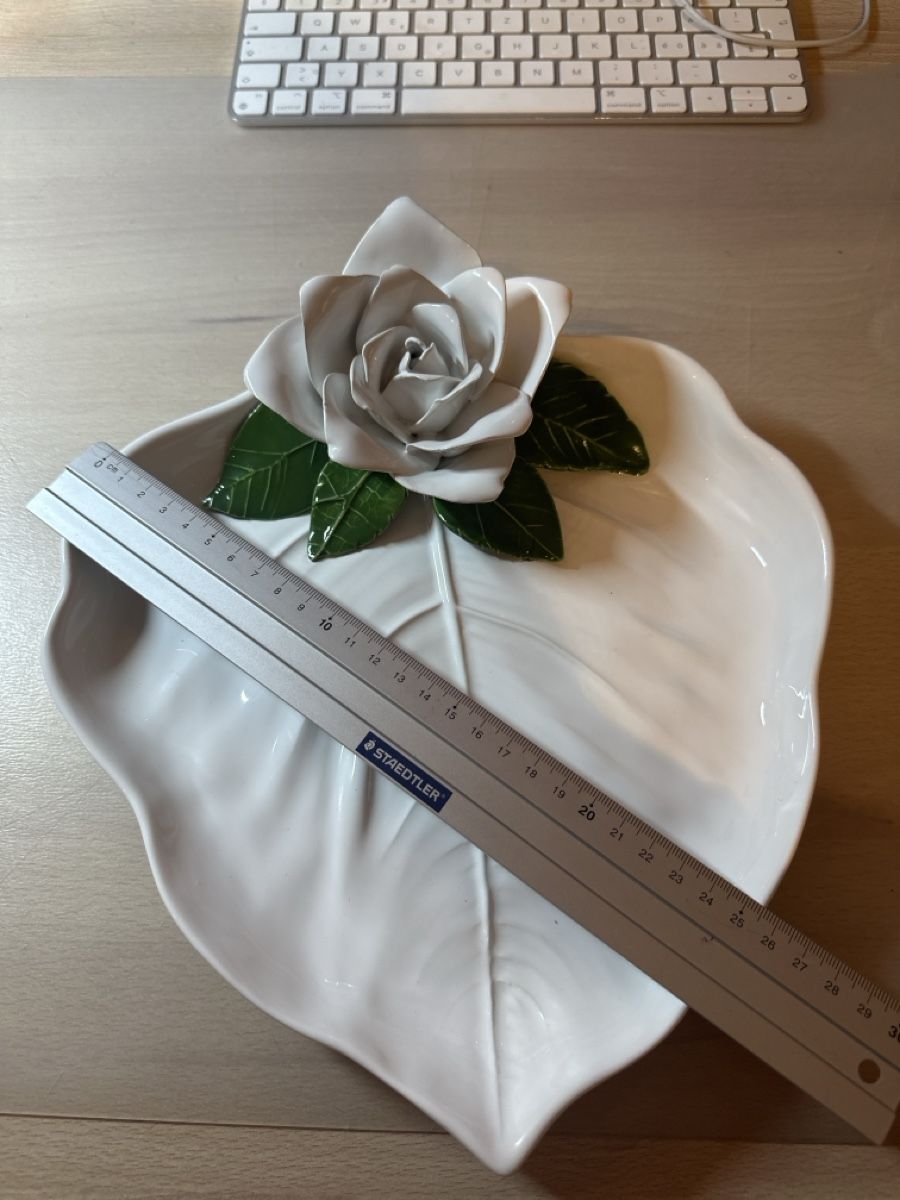 Piatti di portata: Keramikschale Blatt mit Rose Weiss – Usato da Ettingen venduto da slg_4107 2