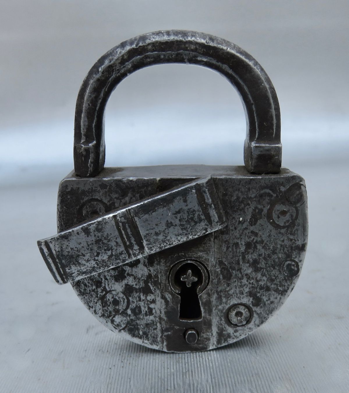 Cadenas: ANTIKES SPEZIAL VORHÄNGESCHLOSS – D'occasion à BERN par erassmusvonrotterdam