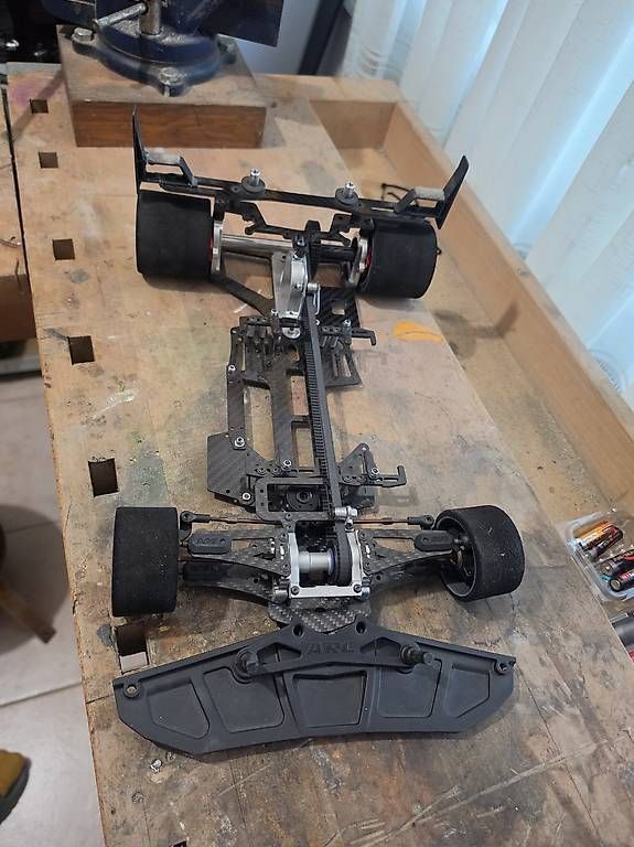 Modellismo RC: Voiture Télécommandé Buri Racer E2.2 – Usato da Renens VD venduto da aligrapefruit 1