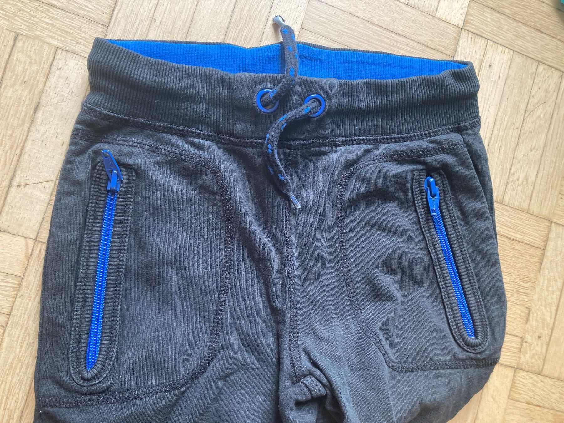 Pantalons: Jogginghose schwarz Grösse 128 – D'occasion à Zürich par strampli1216 1