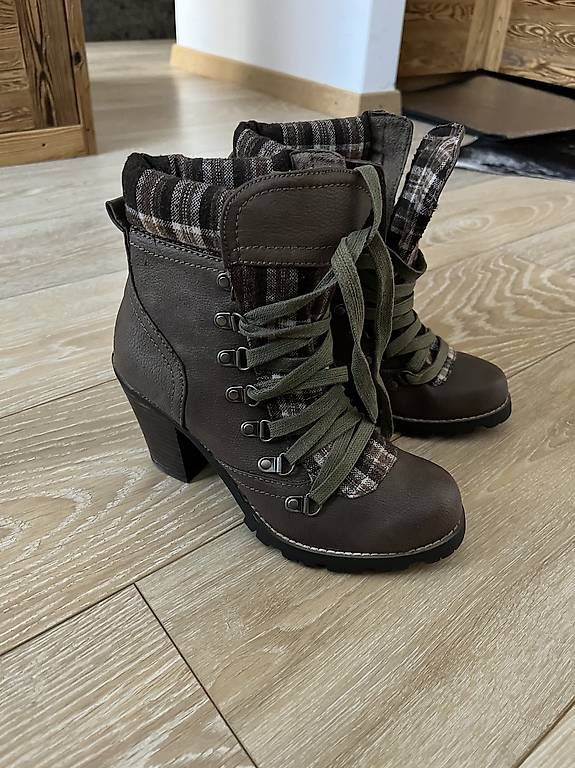 Damenschuhe: Vends bottillons femme – Gebraucht aus Crans VS von cei_qws7 2