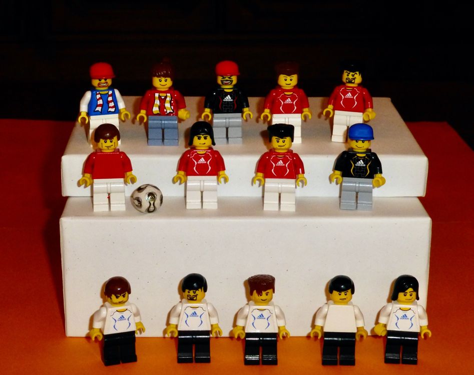 Lego Sports/ 14 Soccer-Minifiguren + Fussball aus Set 3569 | Kaufen auf ...