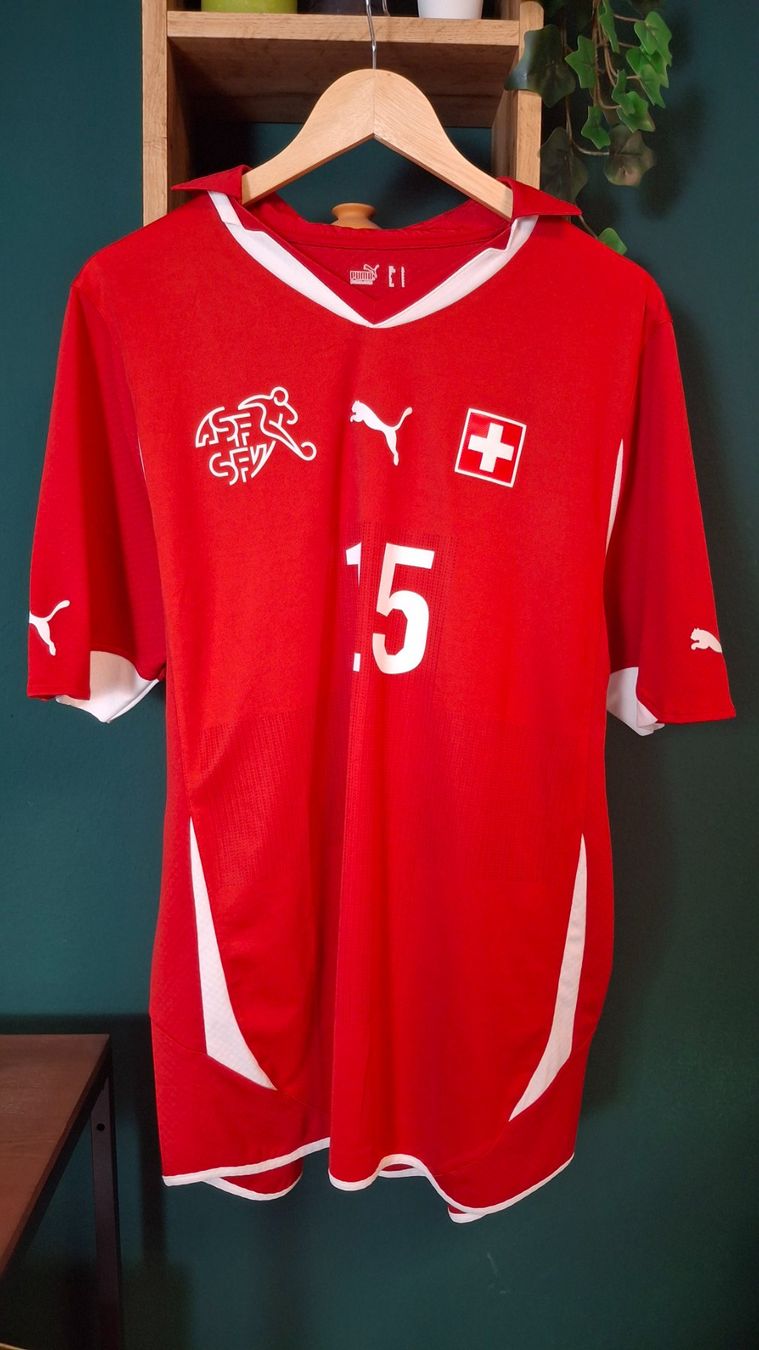 Schweizer Nati Leibchen & Hosen: Switzerland 2010 Nati world cup puma player version – Gebraucht aus Yverdon-les-Bains von flo_8fgr