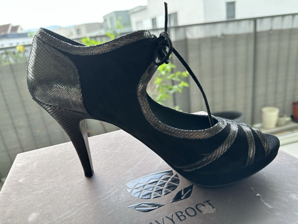 Damenschuhe: Pumps schwarz Nubukleder Grösse 40 Navyboot – Gebraucht aus Baar von lin_7dhb 2