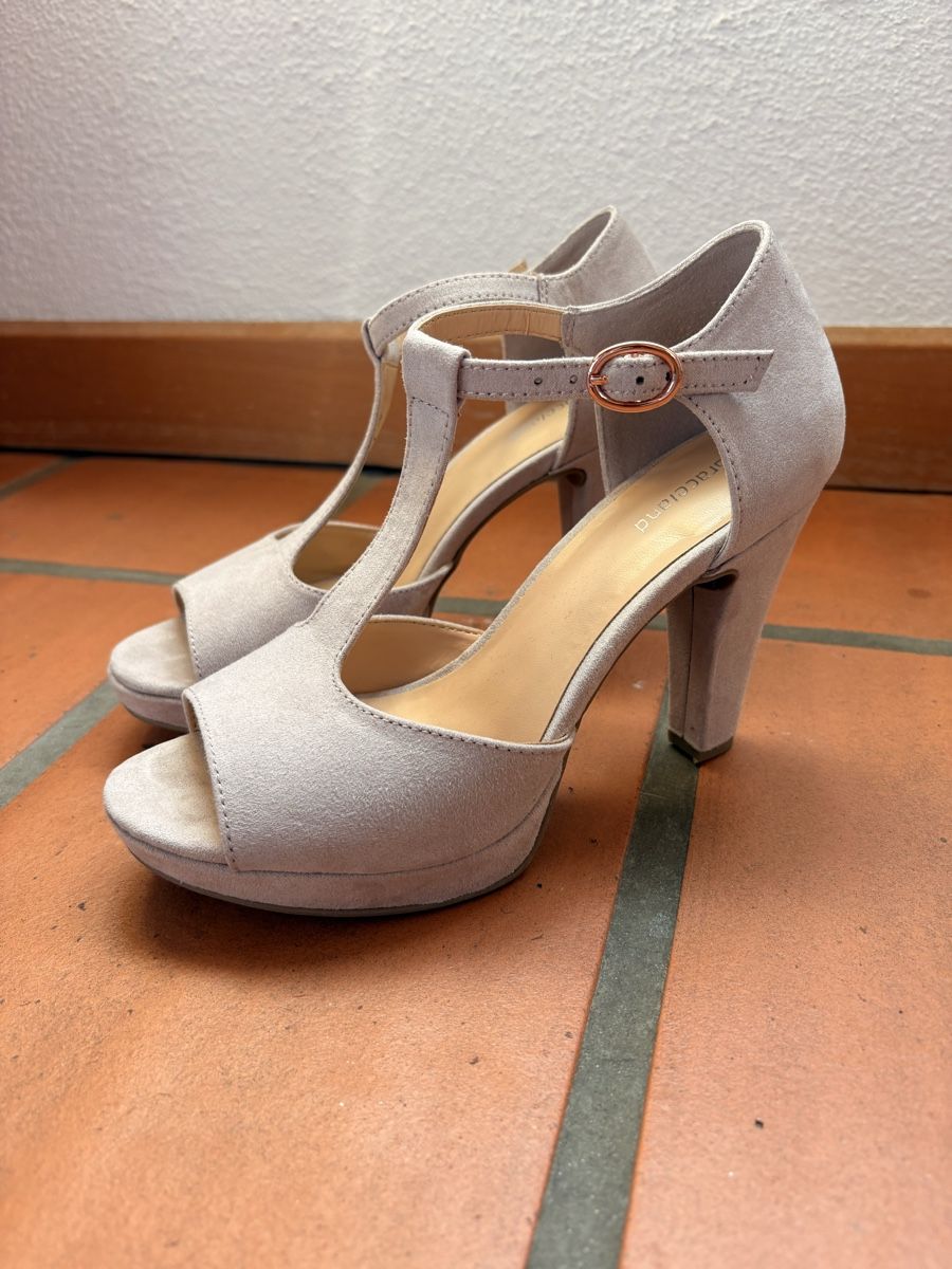 Graceland Scarpe da donna: Schicke Sommer Sandaletten, hellbeige, Grösse 36, – Usato da Marthalen venduto da Nquirl 1