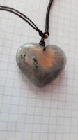 Pendentif coeur en labradorite sur cordon réglable