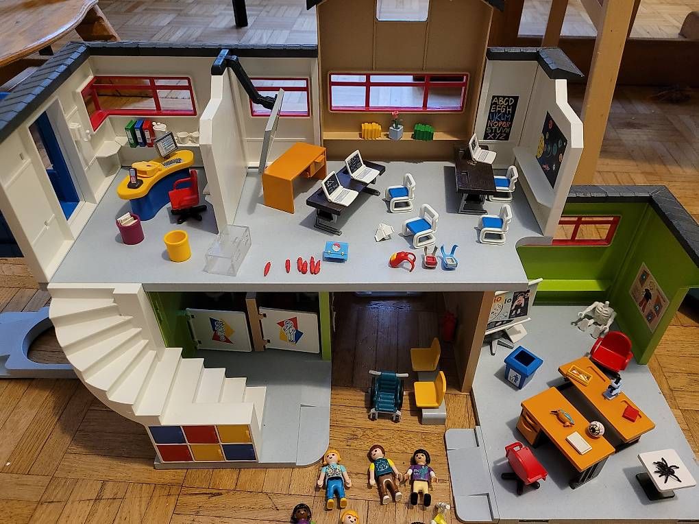 Giocattoli: Playmobil Schulhaus – Usato da Basel venduto da judith613