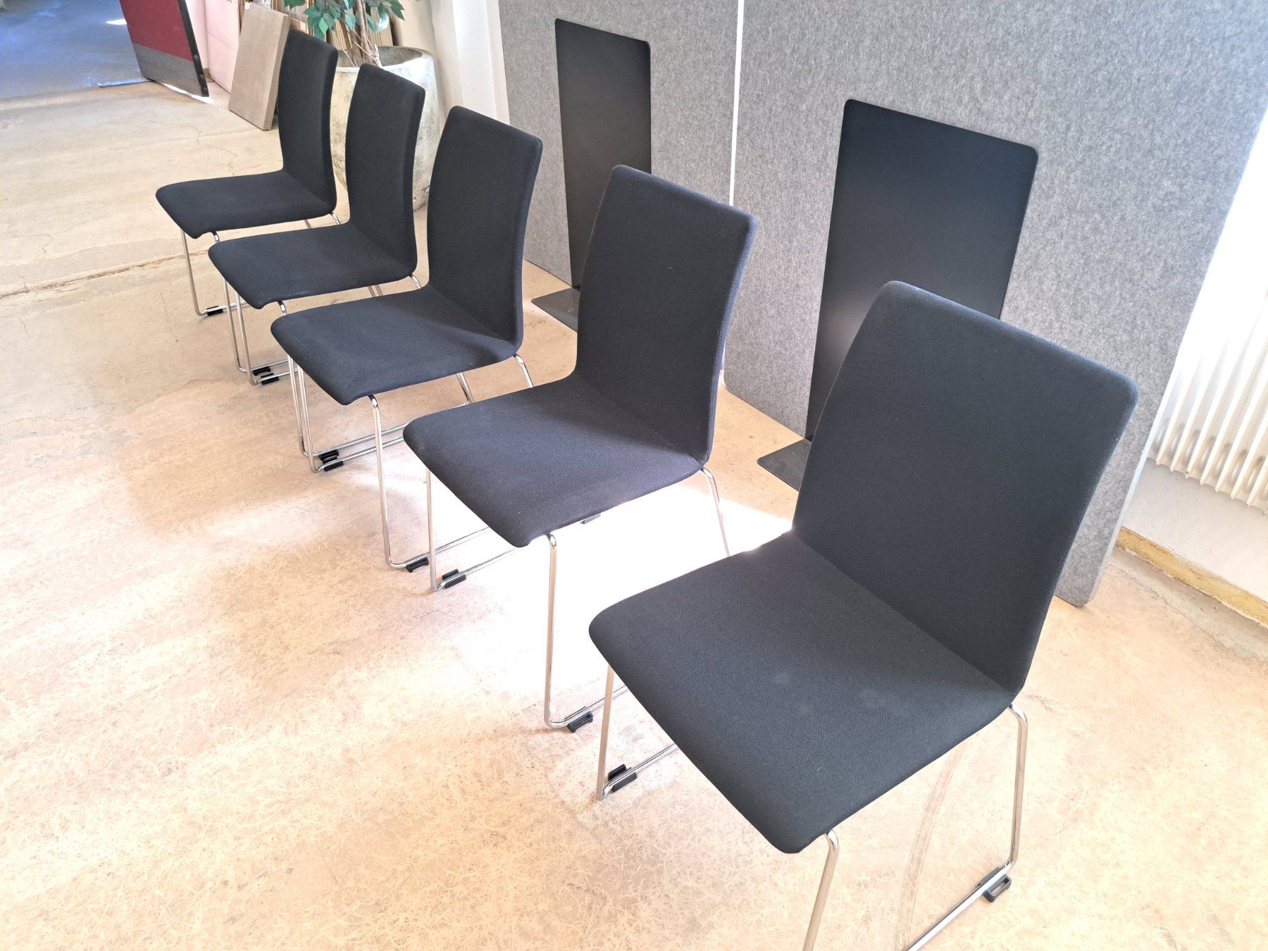 Sedie: 5x Brunner Stuhl Stapelstuhl – Usato da Belp venduto da deal-now 1