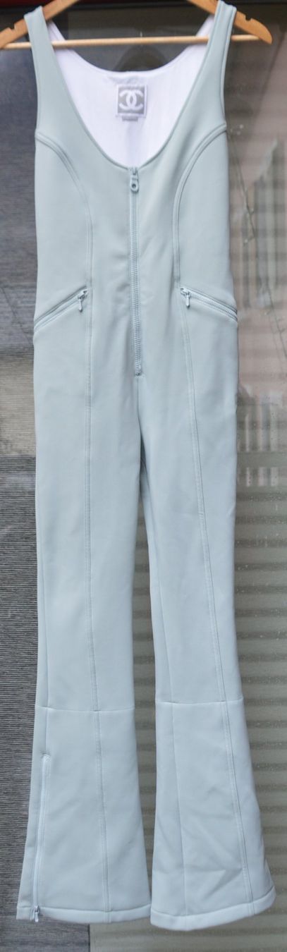 Chanel Completi & Tailleur: Chanel Skianzug / combinaison de ski .34 – Usato da Collonges venduto da Auganien 1