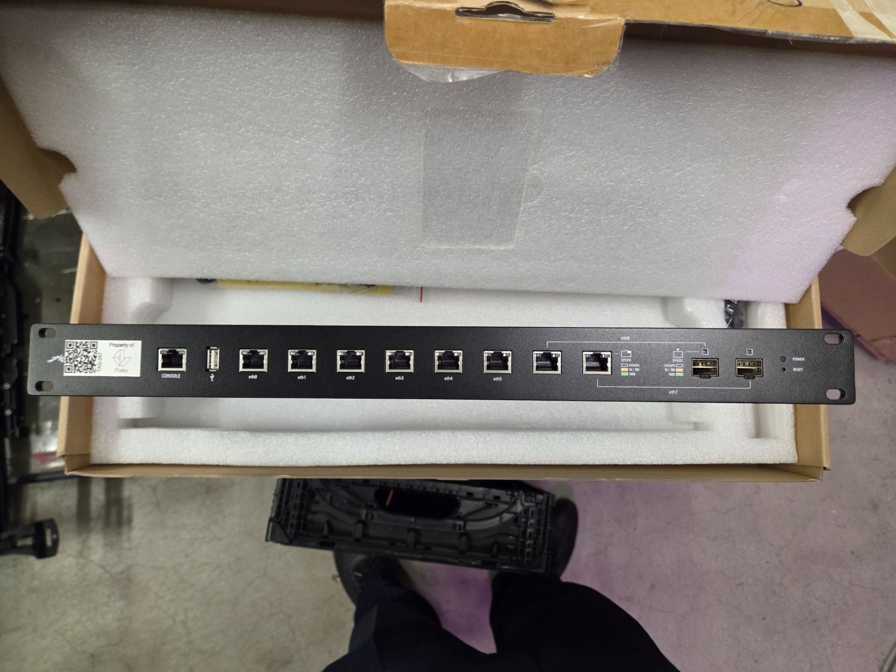 Ubiquiti Modems & Routeurs: Ubiquiti EdgeRouter Pro ERPro-8 – Neuf (Voir description) à Zürich par Alibaba1234