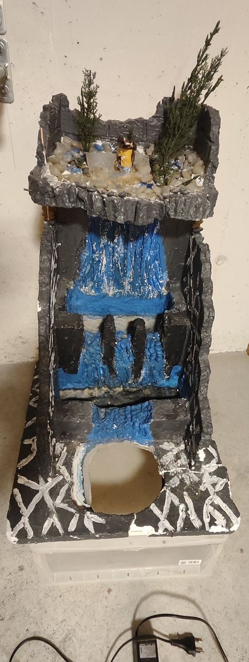 Tutte le decorazioni: Selbst gebastelter Wasserfall mit Pumpe – Nuovo (secondo la descrizione) da Fislisbach venduto da Hast1976