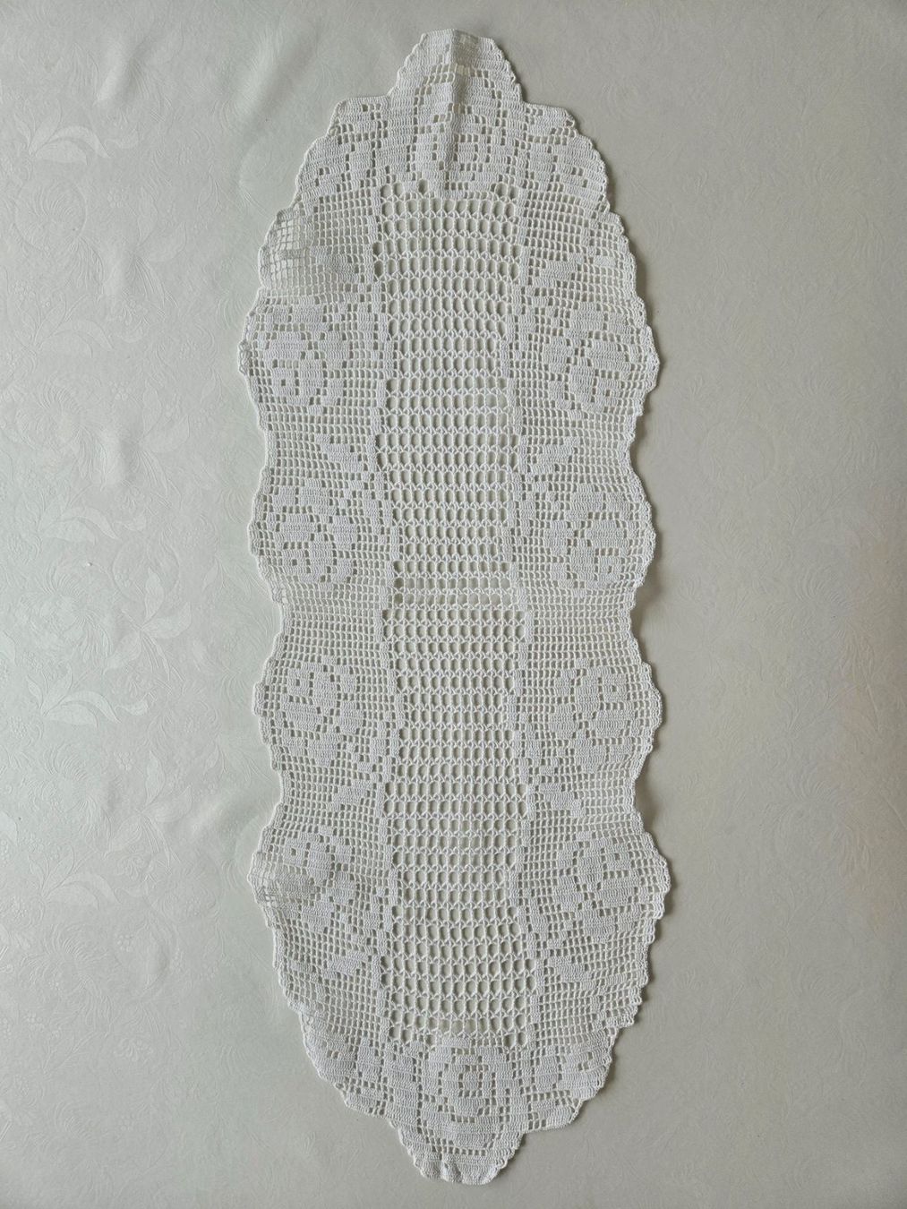 Altra biancheria da tavola: Spitzendeckchen Spitzendeckeli Läufer 82x30 cm Shabby Chic – Usato da Gossau ZH venduto da LeoniesDeko