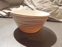 Schale schwarz/beige, fein gestreift