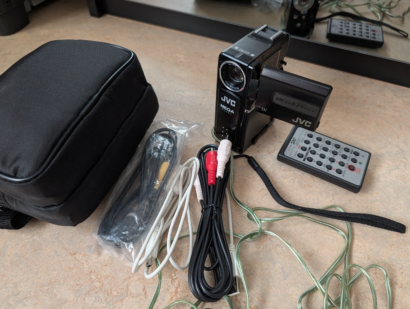 JVC Videocamere: JVC KAMERA UNGEBRAUCHT  – Nuovo e nell'imballaggio originale da Liestal venduto da bl4410 3