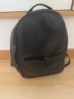 Rucksack schwarz Kunstleder Schlangendruck Details gebraucht