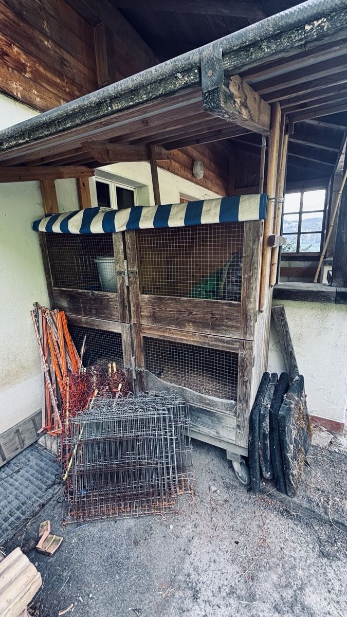 Gabbie, trasporto & Sicurezza: Kleintierstall aus Holz – Usato da Flüelen venduto da Sinfanger