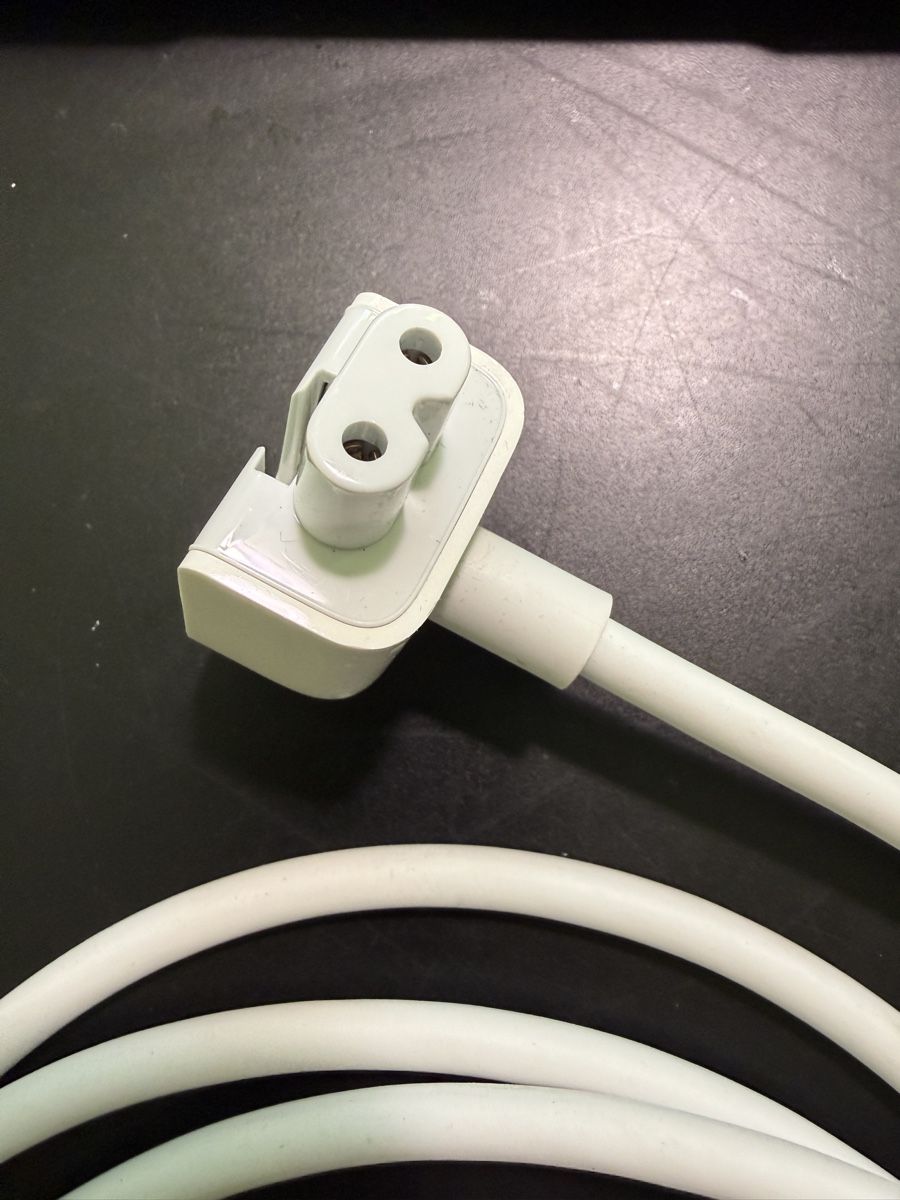 Apple Kabel: Apple Laptop Netzkabel – Neu (gemäss Beschreibung) aus Zürich von kuengka 1