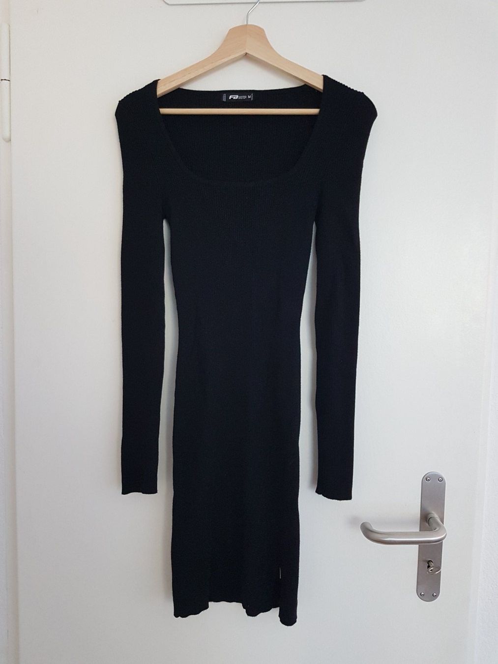 Vestiti: Schwarzes enges Kleid Grösse M – Nuovo (secondo la descrizione) da Bern venduto da melaniezurbuchen