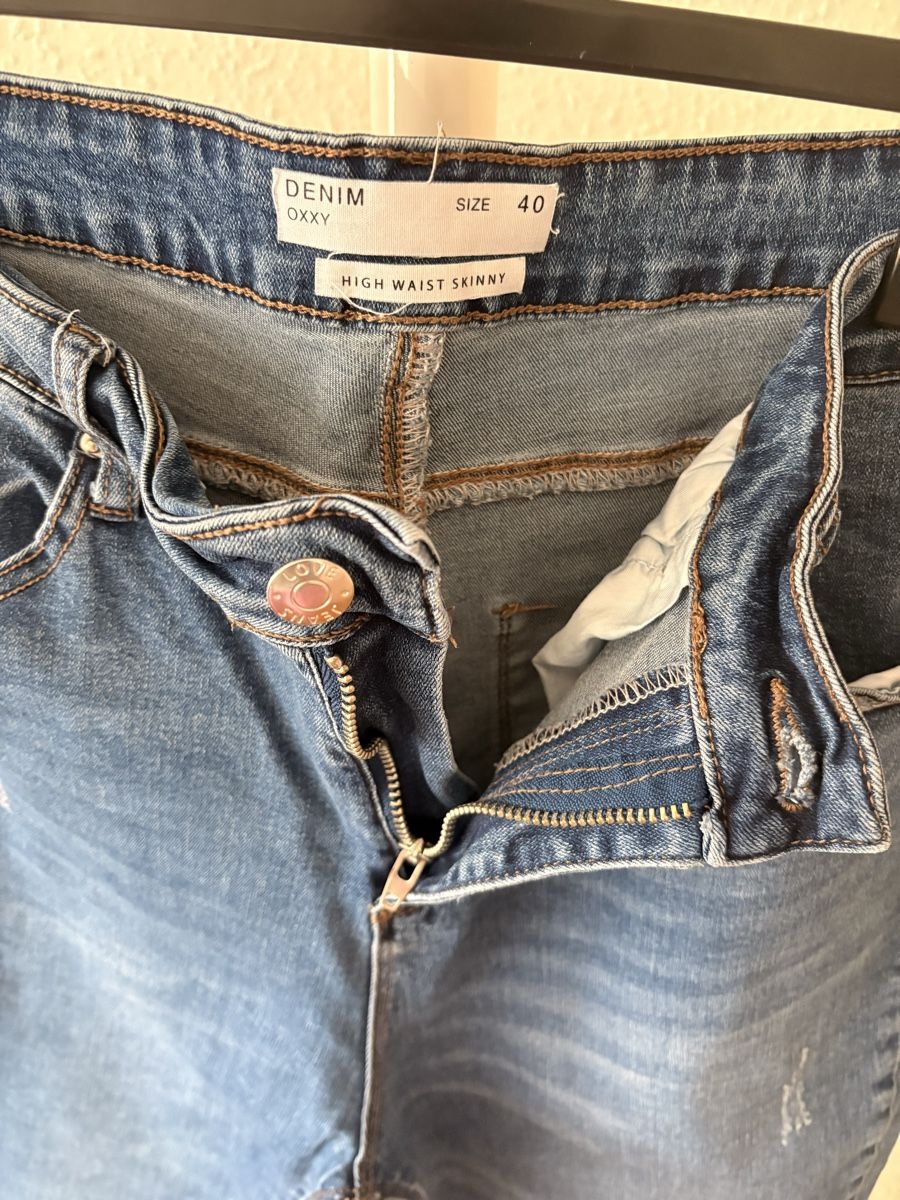 Jeans: 2 jeans bleu clair et bleu foncé – Usato da Chêne-Bougeries venduto da bru_bs9n 2