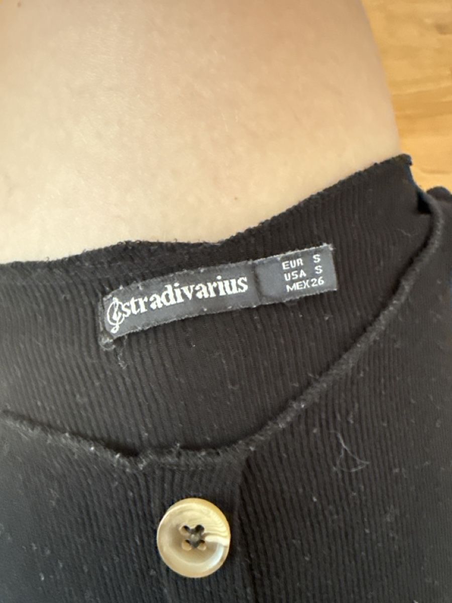 Stradivarius Top: Top Stradivarius Size S sleeveless black with buttons – Usato da Baden venduto da LucyPeckam32 3