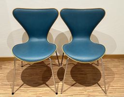 2 Fritz Hansen Sjuan Stühle Modell "Series 7" von A Jacobsen