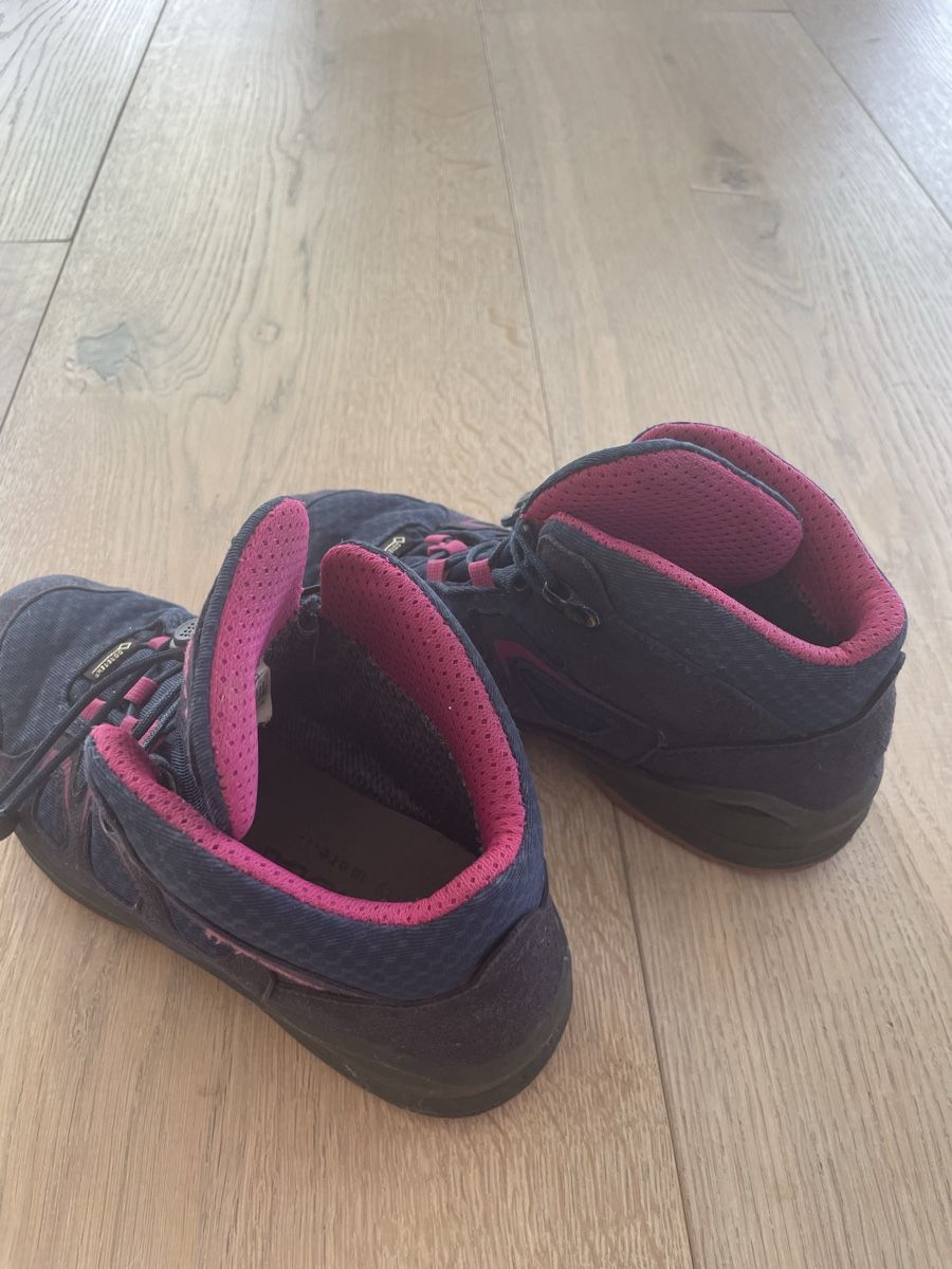 Lowa Chaussures filles: Lowa Kinder-Wanderschuhe Gr. 35 – D'occasion à Hohenrain par Oters 2