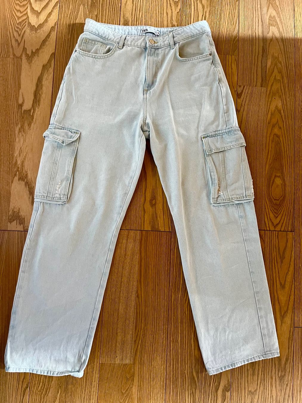 Zara Jeans: ZARA CARGO JEANS OVERSIZED 30, BALLOON-FIT – Gebraucht aus Davos Dorf von tati015
