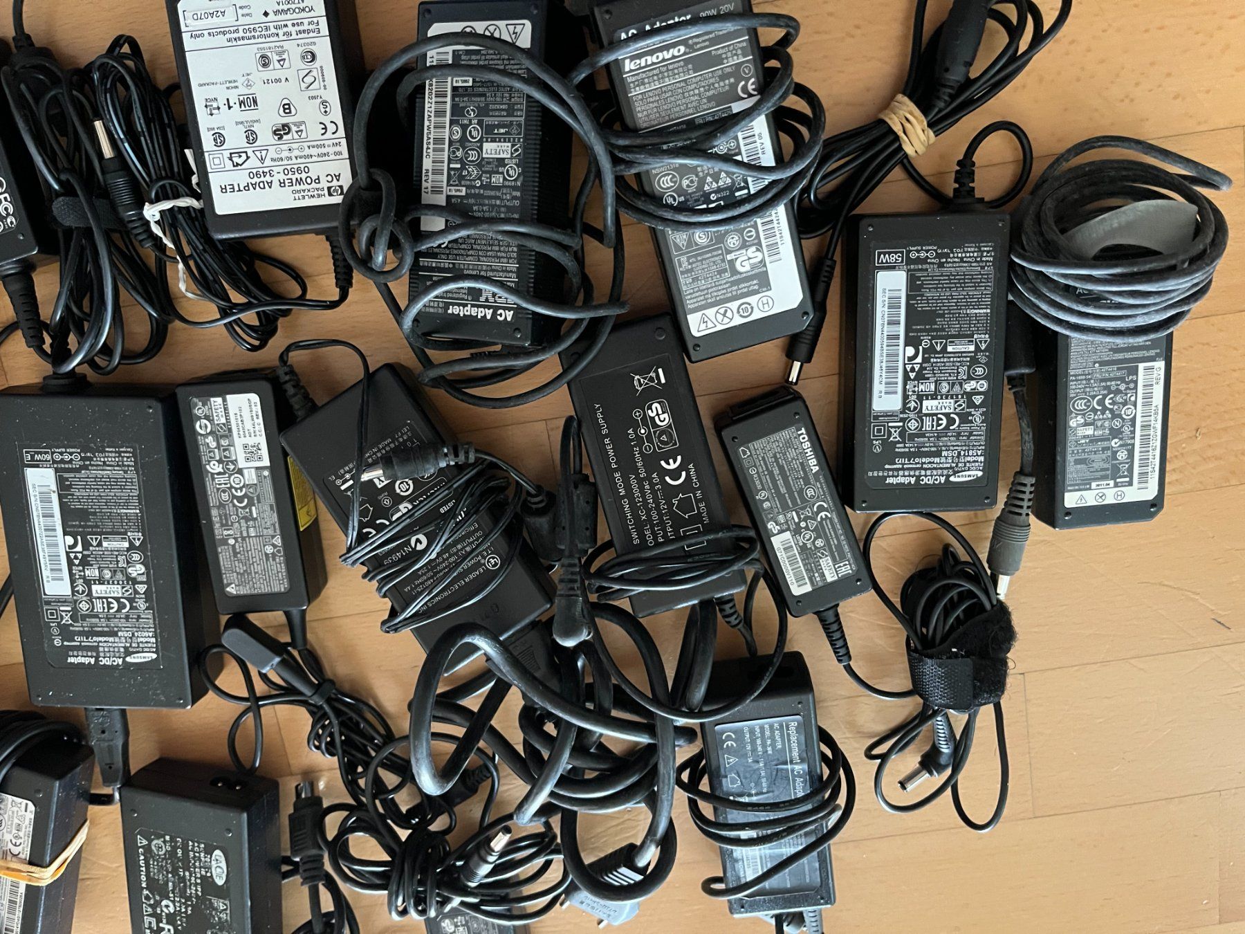 Lecteurs & Adaptateurs: 17 X Laptop Adapter – D'occasion à Winterthur par fla_hwg8 1